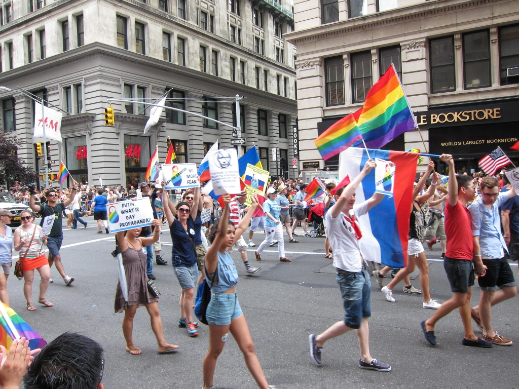 Refugiados russos protestam em Nova York contra lei anti-gay na Rússia. Crédito: Bosc d'Anjou/Flickr