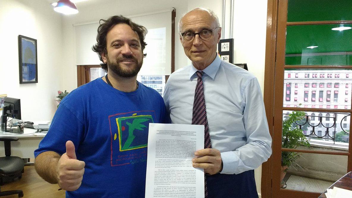Paulo Illes e Eduardo Suplicy, secretário municipal de Direitos Humanos e Cidadania. Crédito: arquivo pessoal
