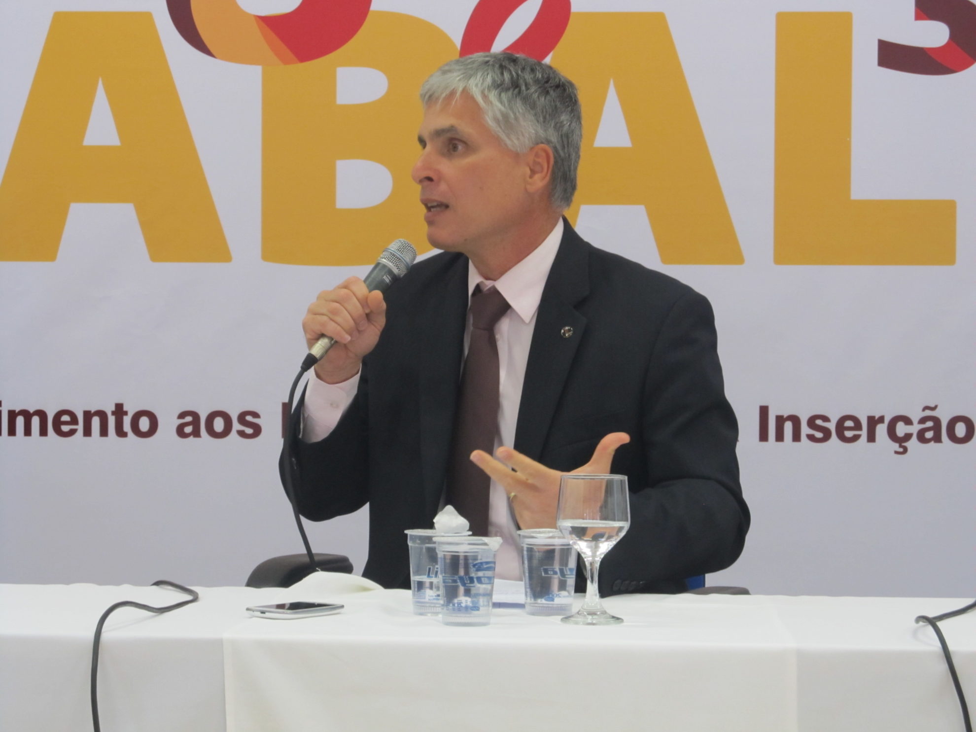 Paulo Sérgio de Almeida, presidente do CNIg, durante evento em São Paulo. Crédito: Rodrigo Borges Delfim/MigraMundo - out.2014
