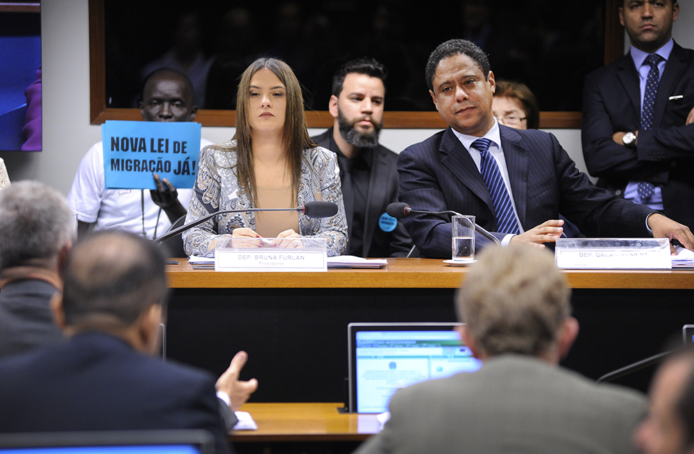 Os deputados Bruna Furlan e Orlando Silva durante votação do PL na comissão especial da Câmara. Crédito: Alex Teixeira/Câmara dos Deputados