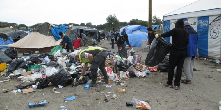 Campo de Calais enfrenta condições insalubres e precárias. Crédito: MSF-UK