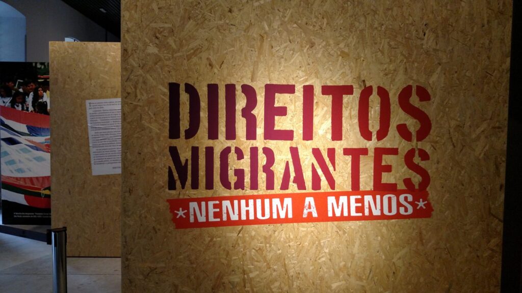 Mostra Direitos Migrantes: Nenhum a Menos fica aberta no Museu até 18 de dezembro. Crédito: Rodrigo Borges Delfim/MigraMundo