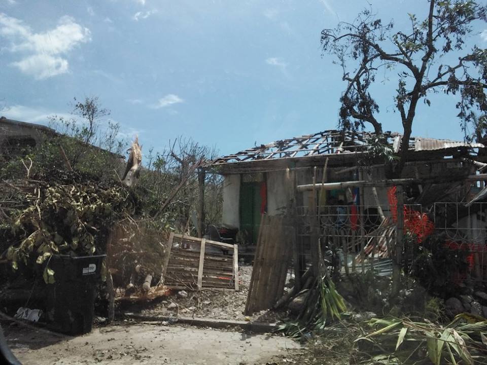 Casa destruída pelo furacão Matthew na região de Les Cayes, uma das mais afetadas. Crédito: Werner Garbers e Rosena Olivier