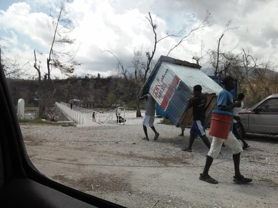 Redes de solidariedade informais são comuns no Haiti. Crédito: Werner Garbers e Rosena Olivier