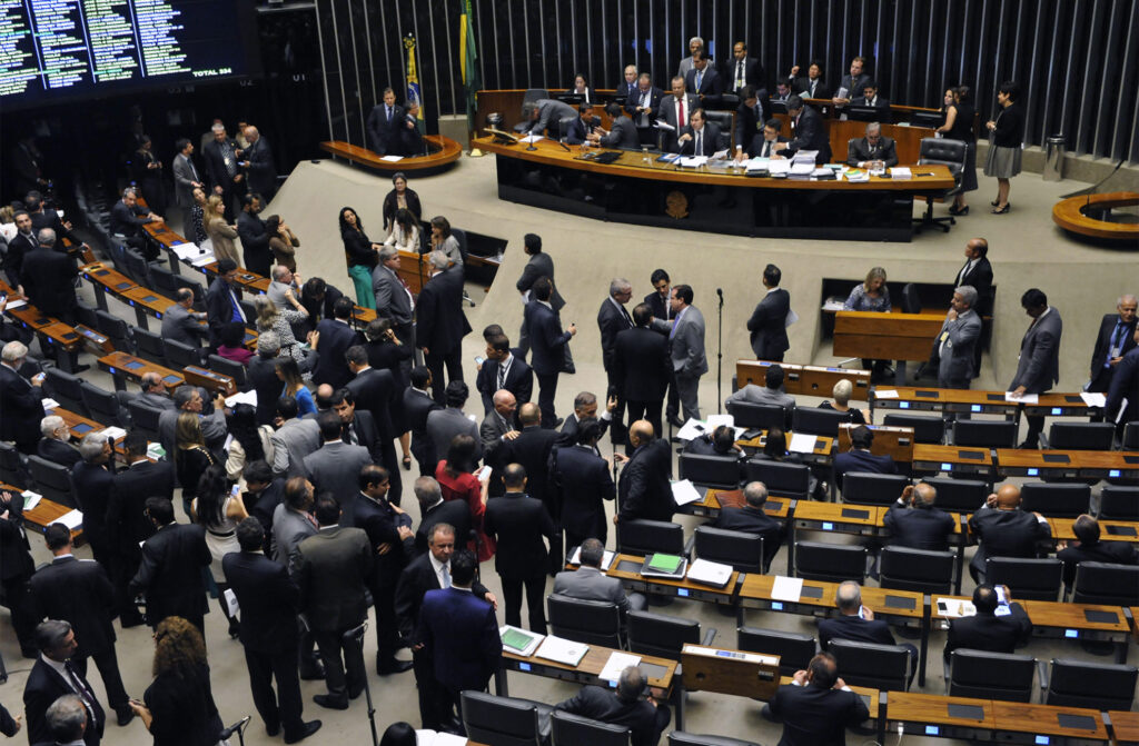 Deputados aprovaram em Plenário projeto que define direitos e deveres do migrante e do visitante no Brasil. Crédito: Luis Macedo/Câmara dos Deputados