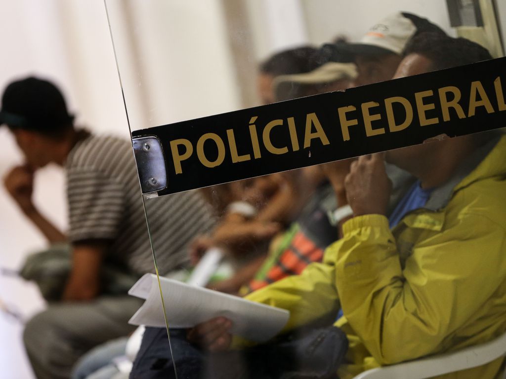 Imigrantes venezuelanos são registrados na Polícia Federal de Boa Vista para emissão e regularização de documentos