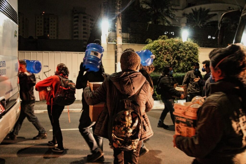Doações enviadas para os moradores da Ocupação dos Imigrantes, no bairro paulistano da Liberdade