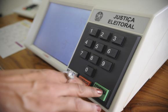 Estudo mostra como os brasileiros no exterior se posicionaram nas últimas eleições. Crédito: Fábio Pozzebom/Agência Brasil