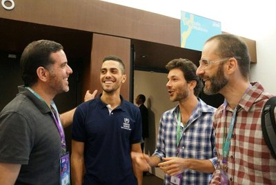 Conversa no Festival Path deu origem ao Creathon. Da esq para direita: Talal (Síria), Vinicius (ACNUR), Jonathan (Migraflix) e Cazé (mediador da mesa). Crédito: D. Chrispim/ACNUR