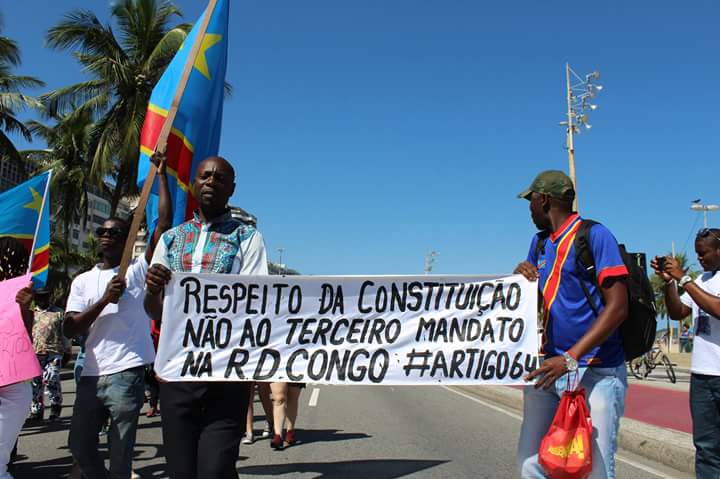 Cerca de cem congoleses integraram o protesto no bairro de Copacabana, no Rio. Crédito: Divulgação