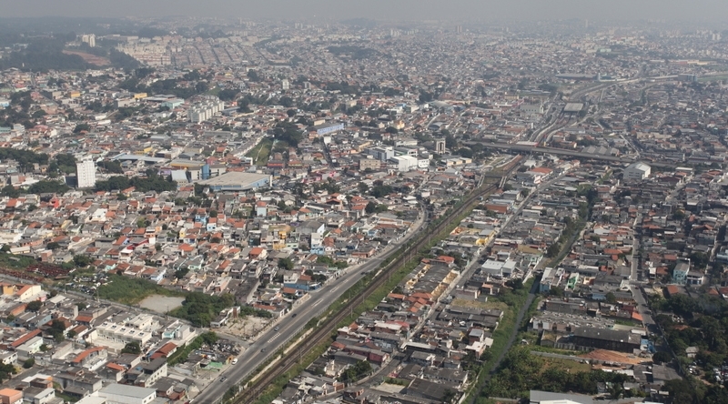 Vista aérea do bairro de Guaianases, no extremo leste de São Paulo