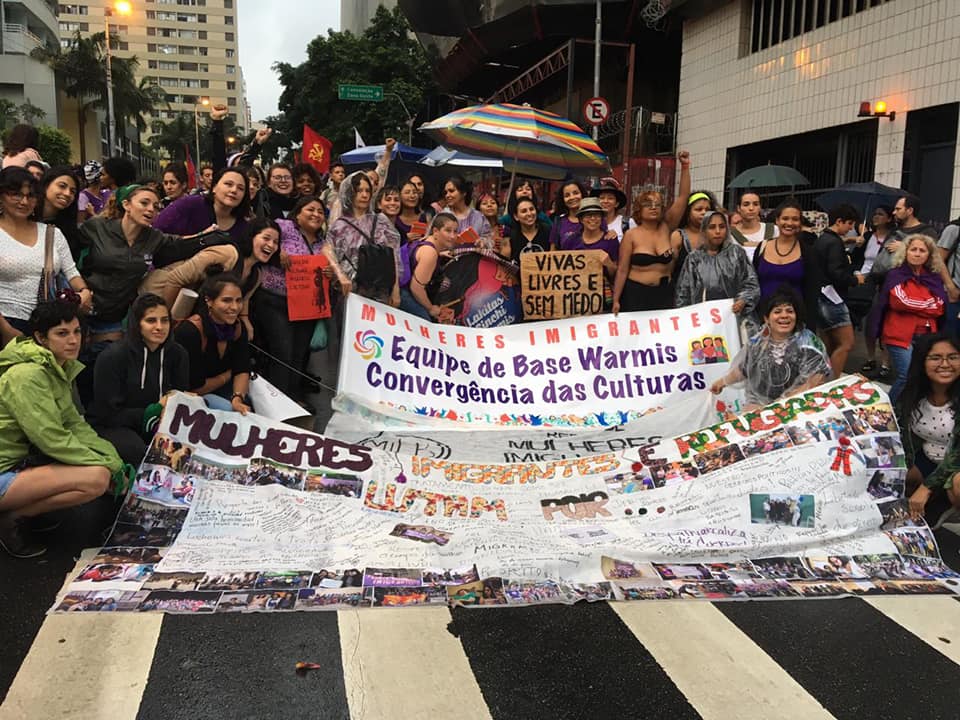 Mulheres migrantes participam de ato durante o 8 de Março na avenida Paulista