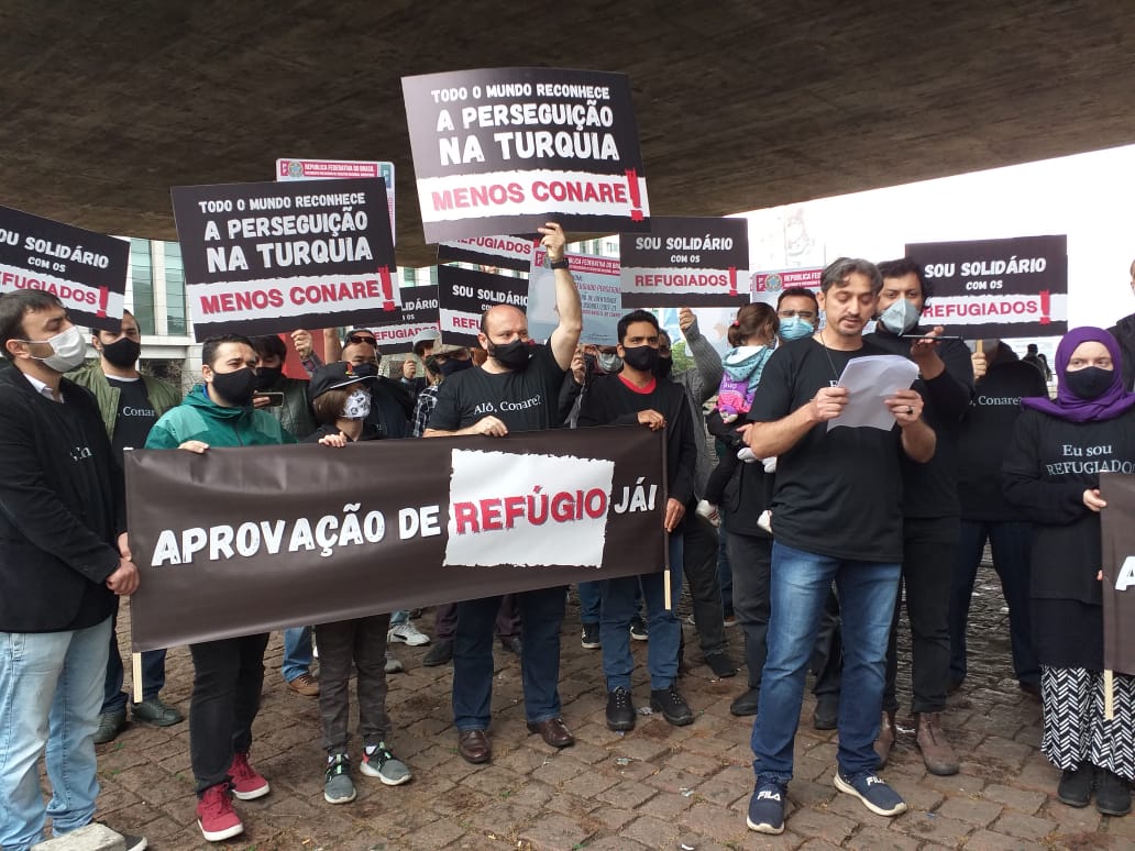 Comunidade turca durante protesto em São Paulo por celeridade na avaliação de pedidos de refúgio. (Foto: Divulgação)