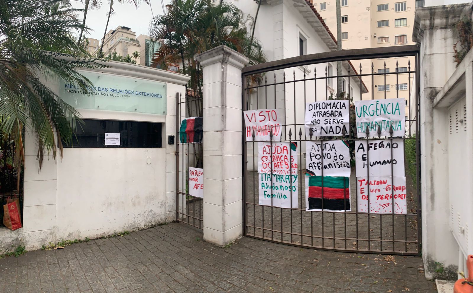 Escritório do Itamaraty em São Paulo, após protesto de afegãos no Brasil pedindo visto humanitário.